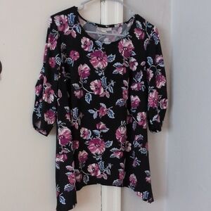 Dana Buchman Black Top with Pink and Blue Floral Design Size 1X